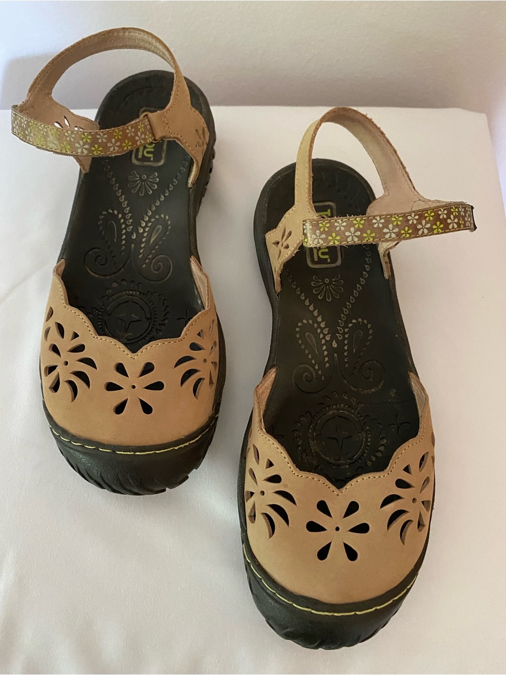 Comfortable Tan Women's Sandals with Floral Cutouts